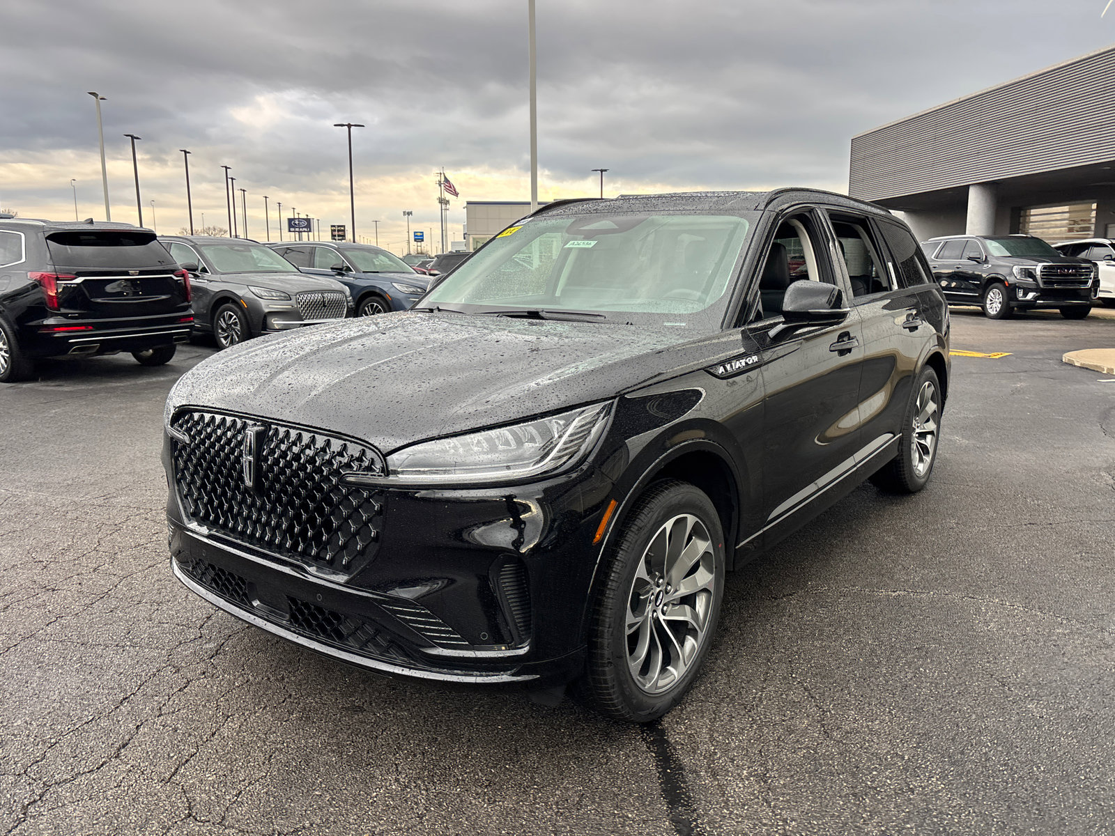 New 2026 Lincoln Aviator AWD image 3