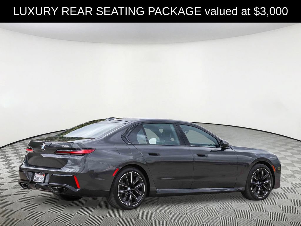 Used 2023 BMW 760i xDrive w/ Luxury Rear Seating Package AWD/4WD image 4