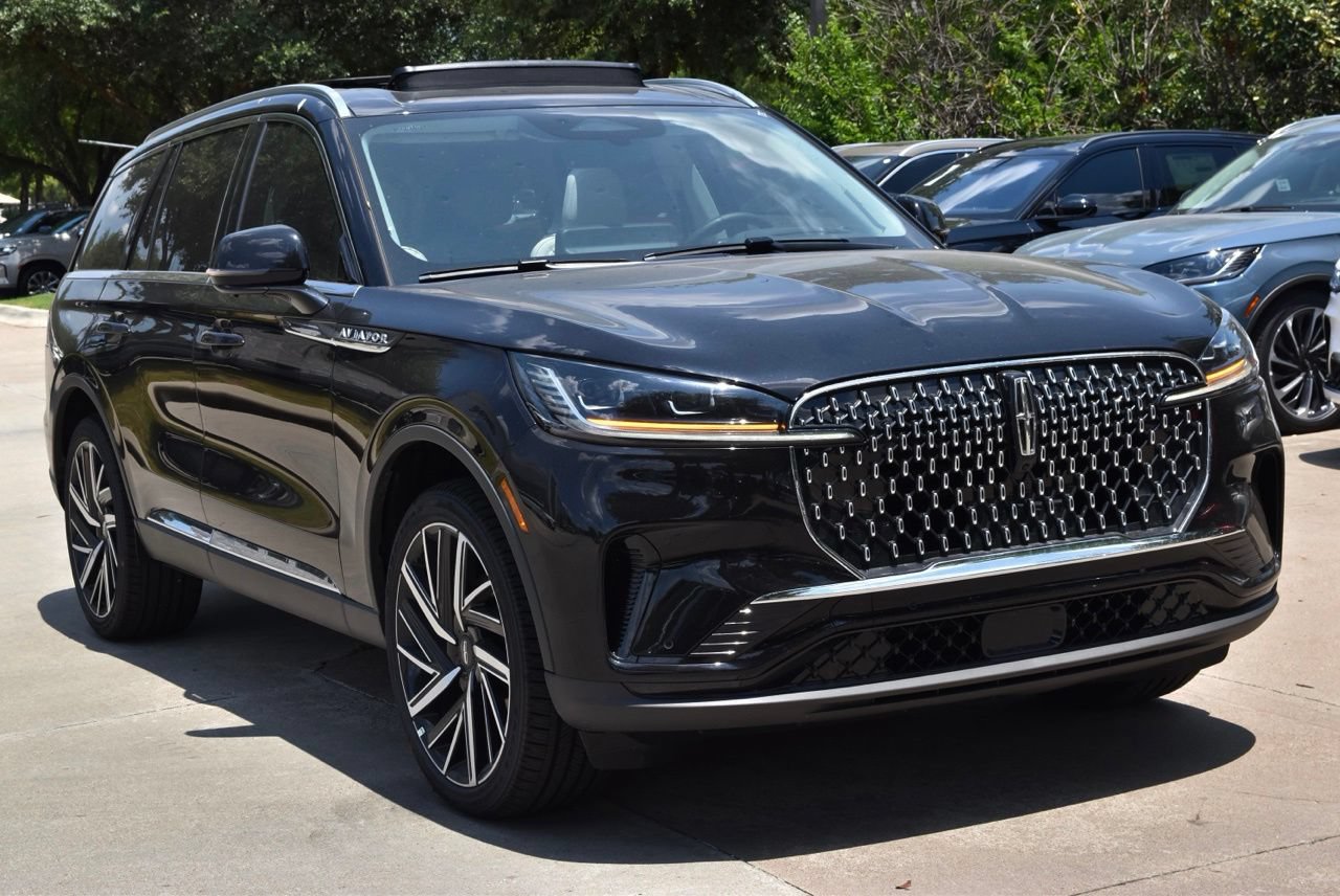 New 2026 Lincoln Aviator Reserve AWD/4WD image 3