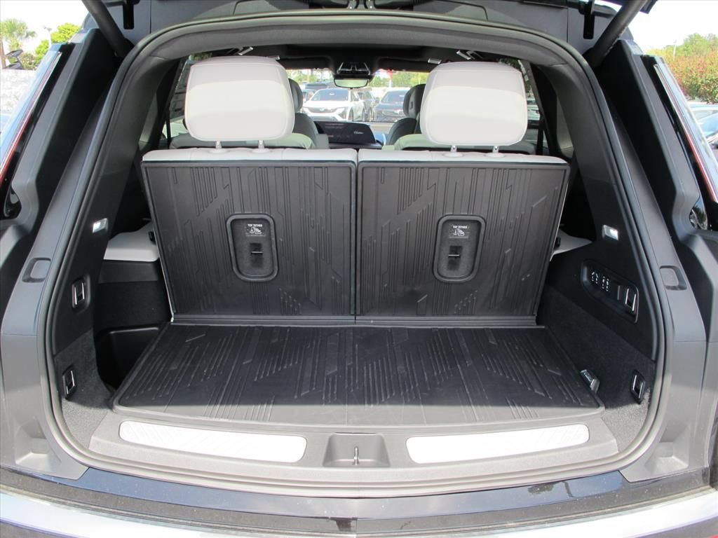 New 2027 Cadillac Vistiq Luxury w/ LPO, Floor Liner Package AWD/4WD image 25