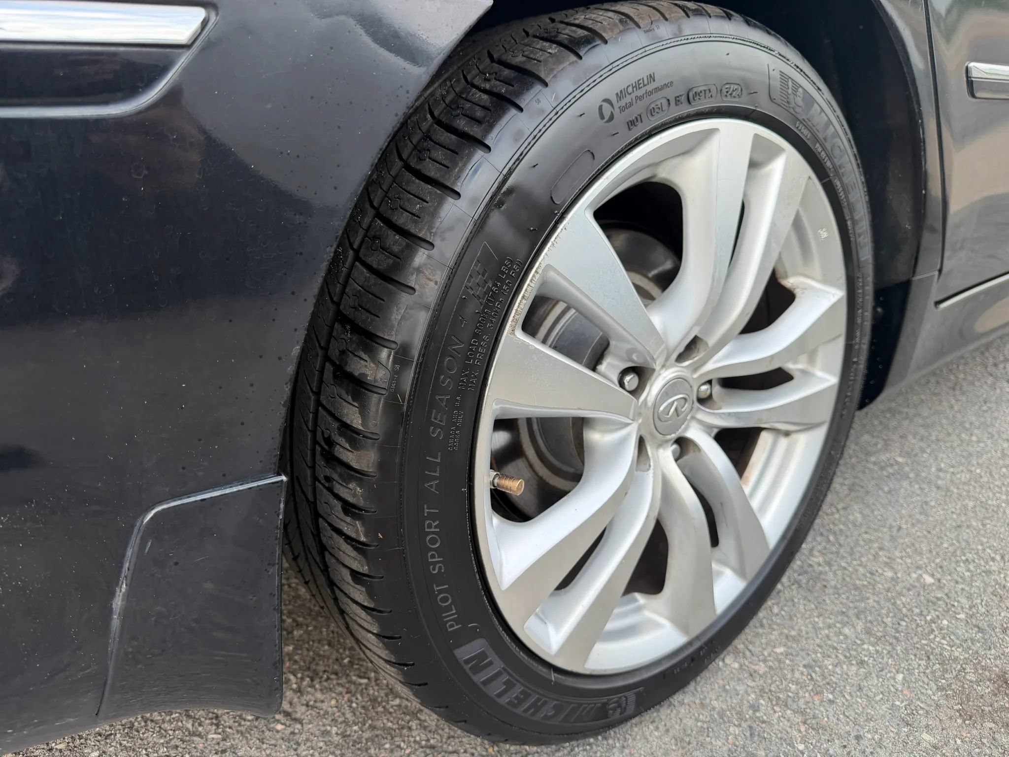 Used 2010 INFINITI M35 w/ Technology Pkg RWD image 28