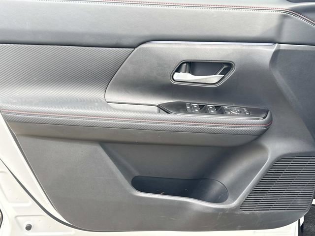 Used 2025 Nissan Kicks SR FWD image 25