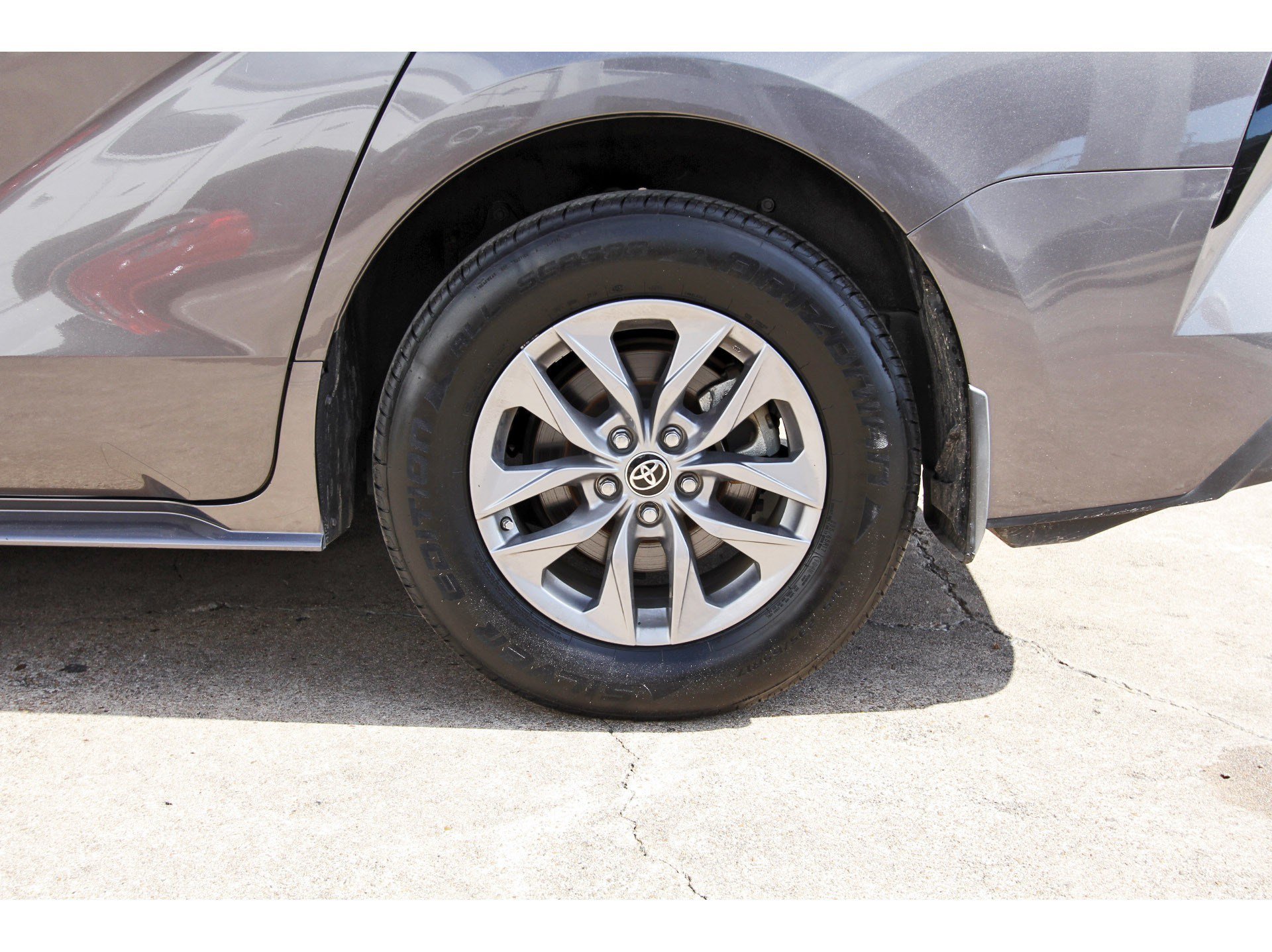 Used 2022 Toyota Sienna LE FWD image 34