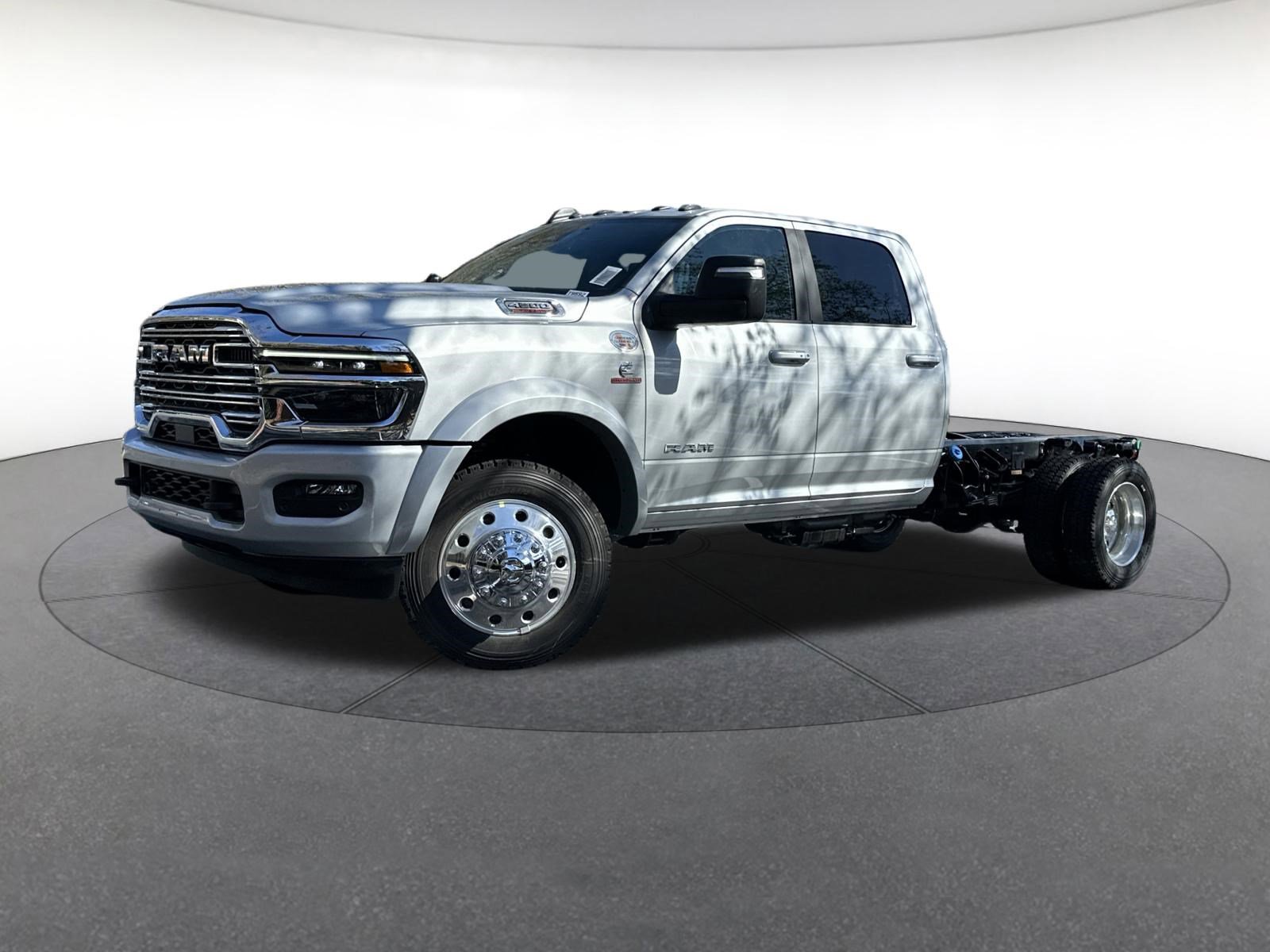 New 2026 RAM 4500 4x4 Crew Cab DRW w/ Laramie Trim Package image 1
