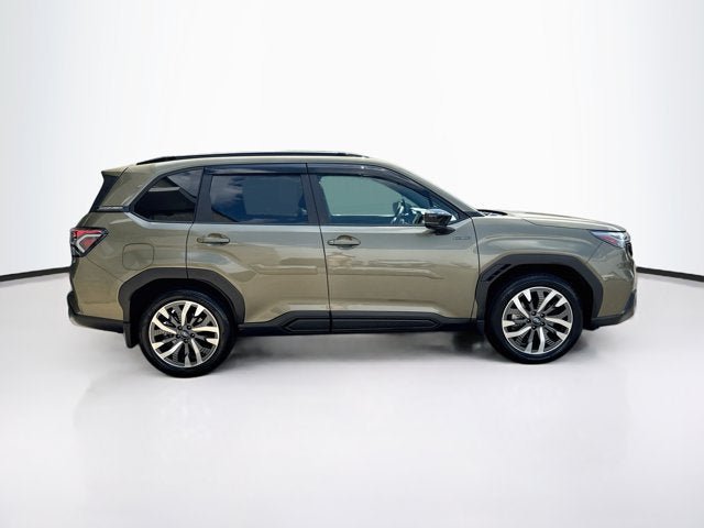Used 2025 Subaru Forester Touring AWD/4WD image 4