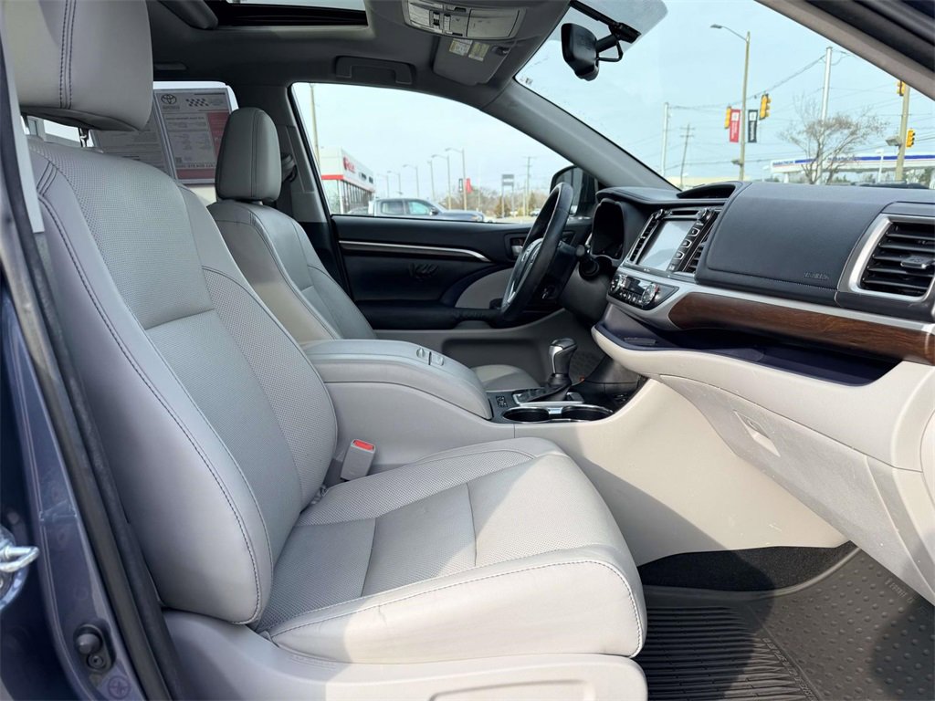 Used 2015 Toyota Highlander Limited image 13