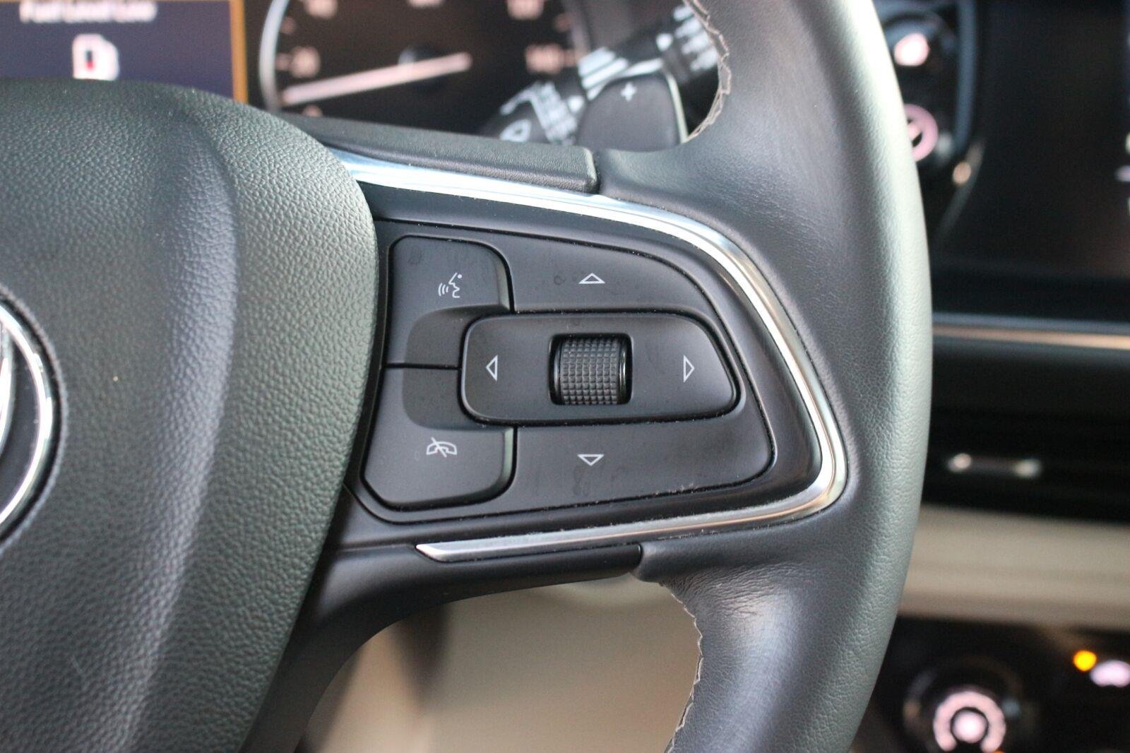 Used 2022 Buick Envision Preferred w/ Safety Package FWD image 18