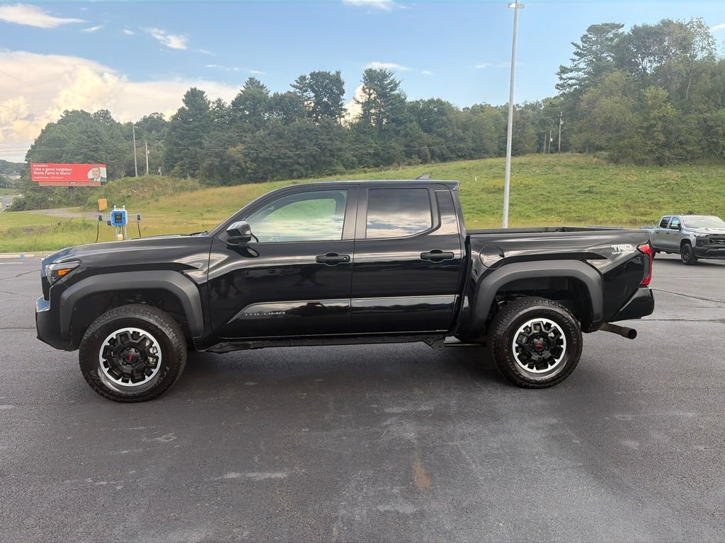Used 2024 Toyota Tacoma TRD Off-Road AWD/4WD image 5