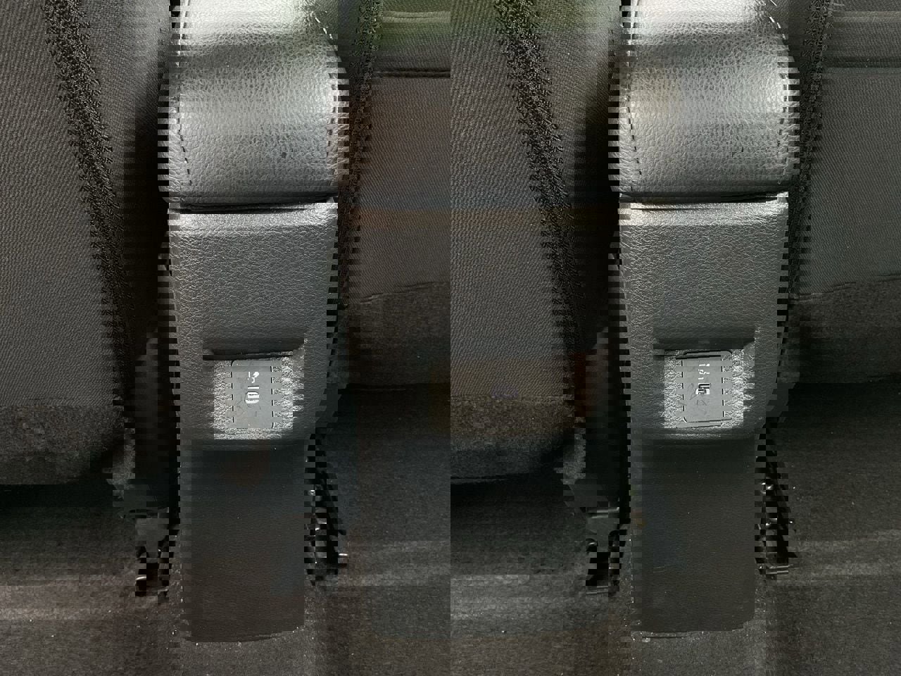 Used 2025 Nissan Versa SV image 18