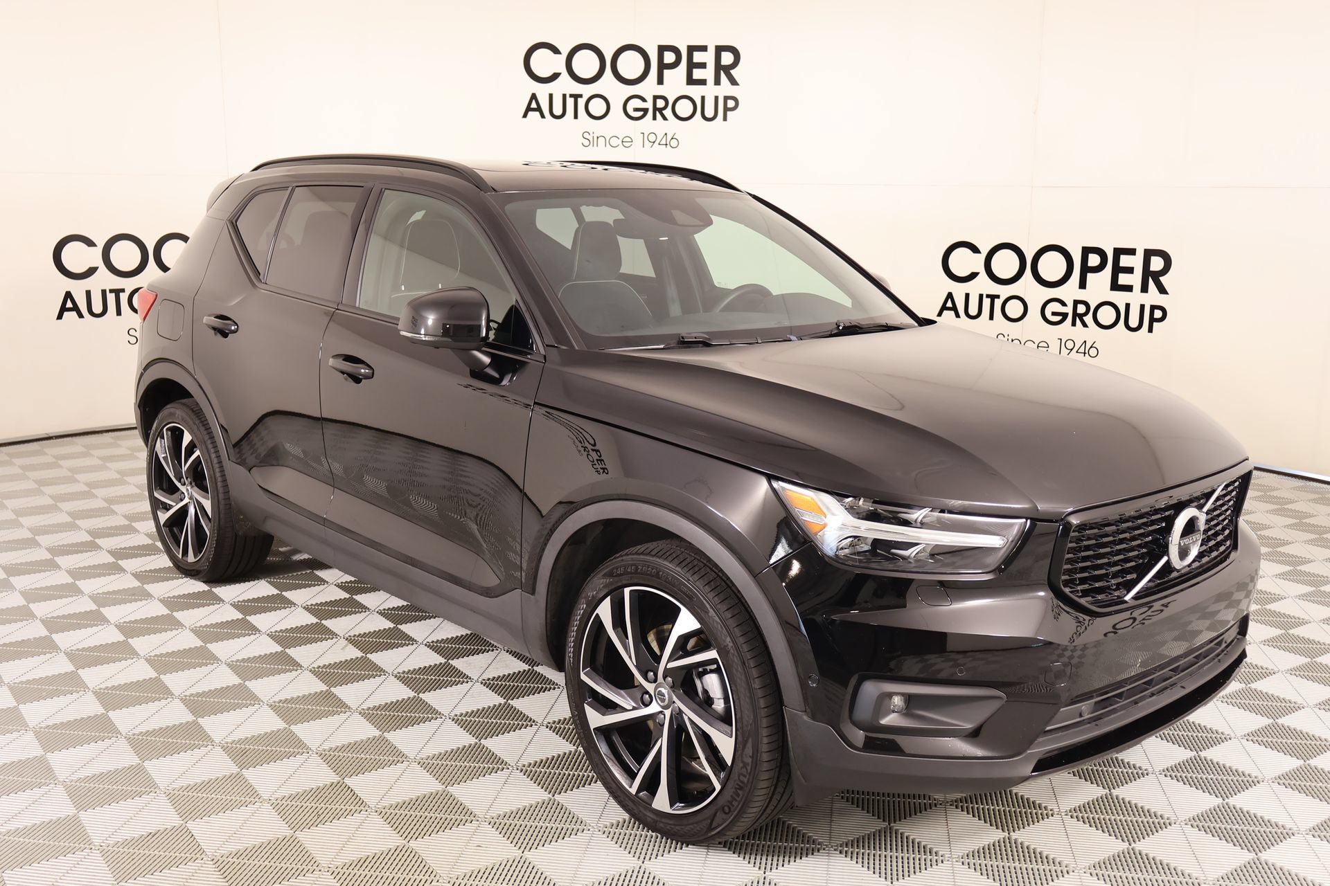 Used 2022 Volvo XC40 T5 R-Design w/ Advanced Package AWD/4WD image 1