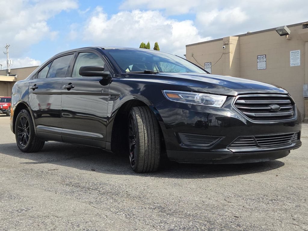 Used 2014 Ford Taurus SE FWD image 7
