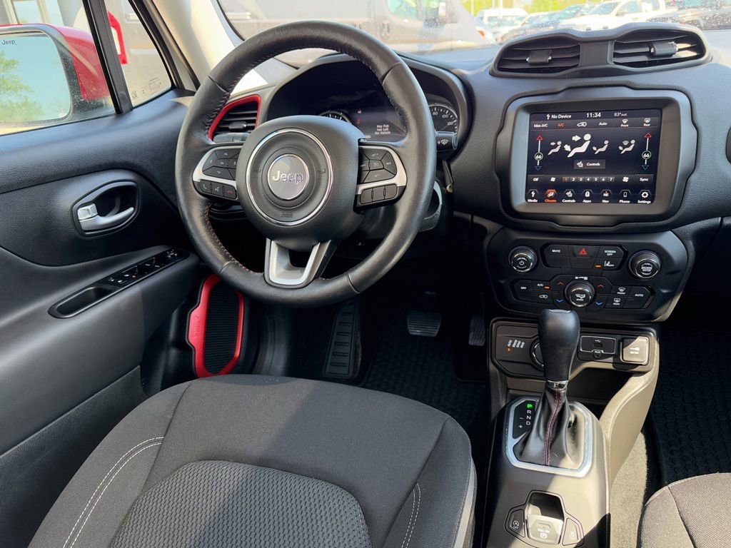 Used 2023 Jeep Renegade Latitude w/ Sun/Sound Group AWD/4WD image 31