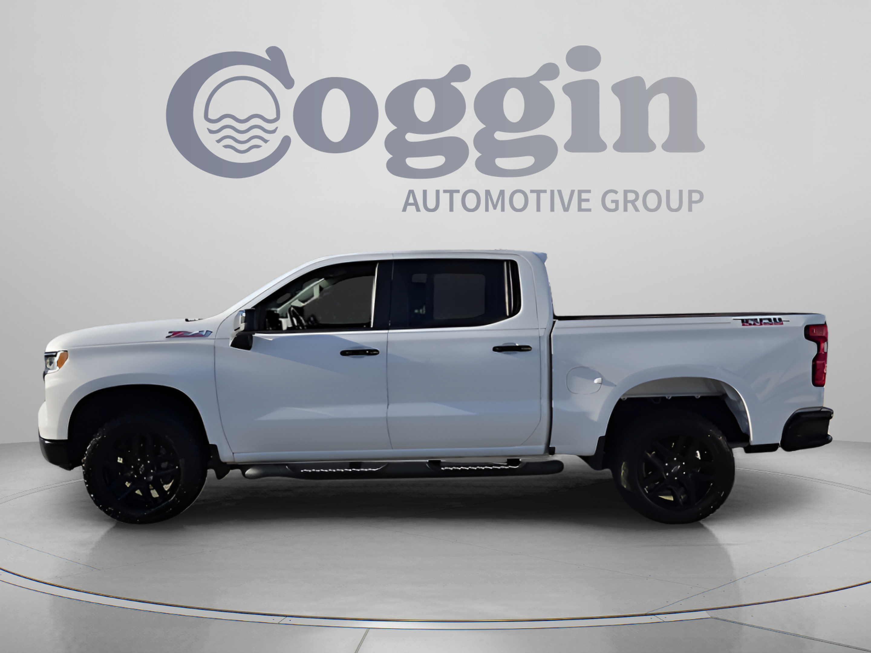 Used 2025 Chevrolet Silverado 1500 LT Trail Boss w/ Convenience Package II AWD/4WD image 2