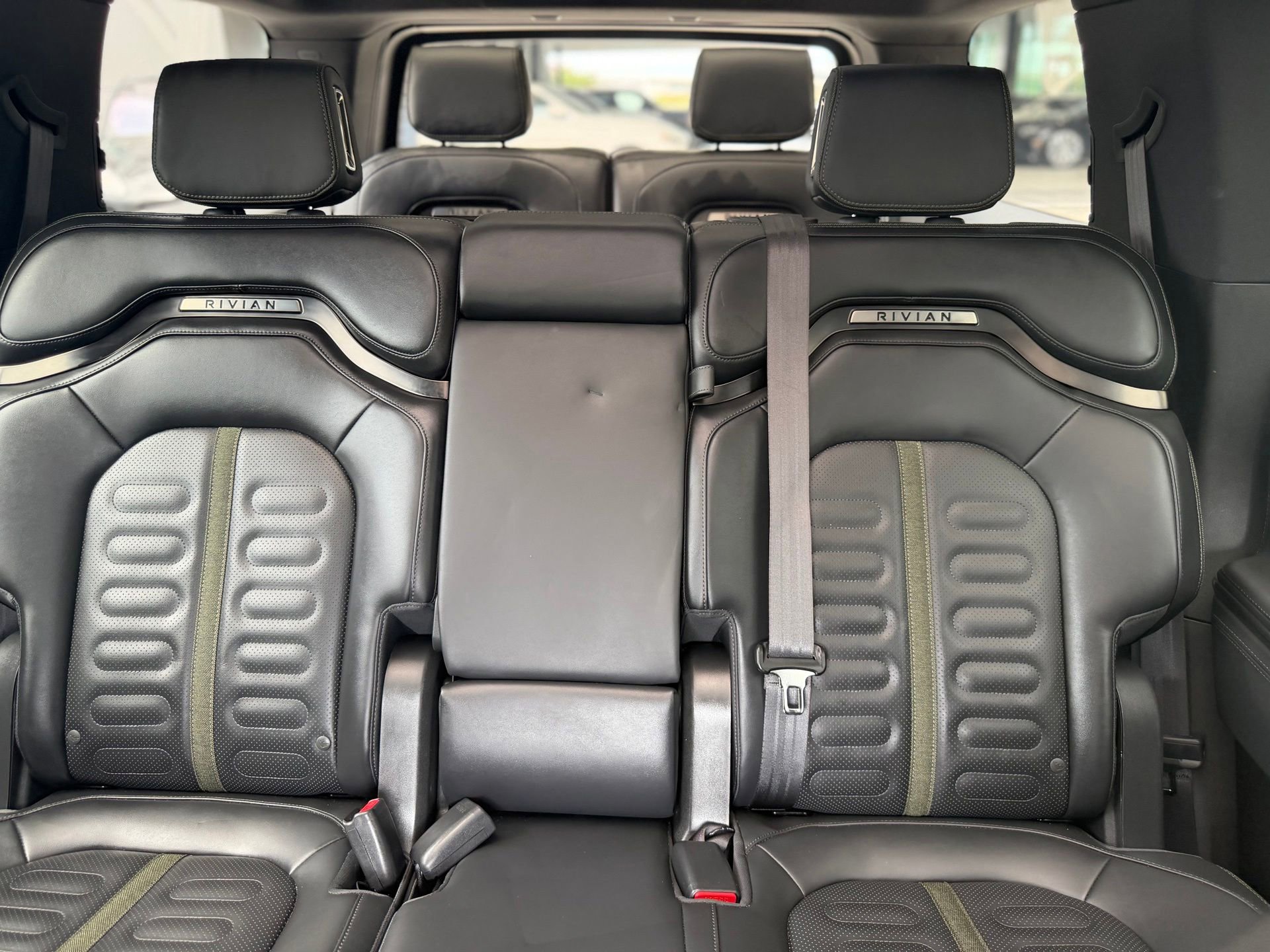 Used 2025 Rivian R1S Adventure AWD/4WD image 38