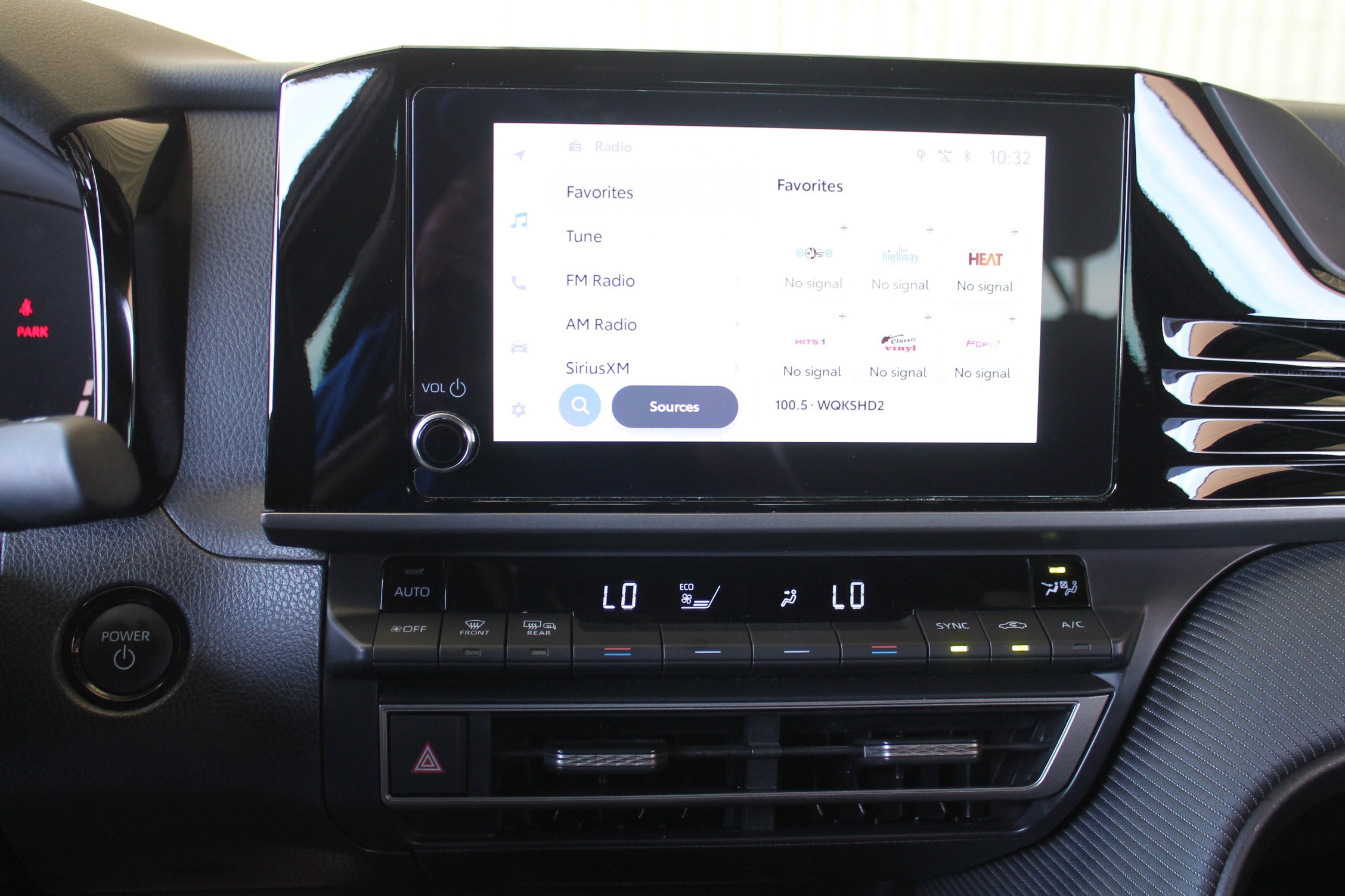 Used 2025 Toyota Camry SE FWD image 10