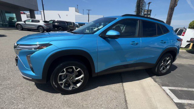 Used 2025 Chevrolet Trax LT w/ Driver Confidence Package FWD image 4