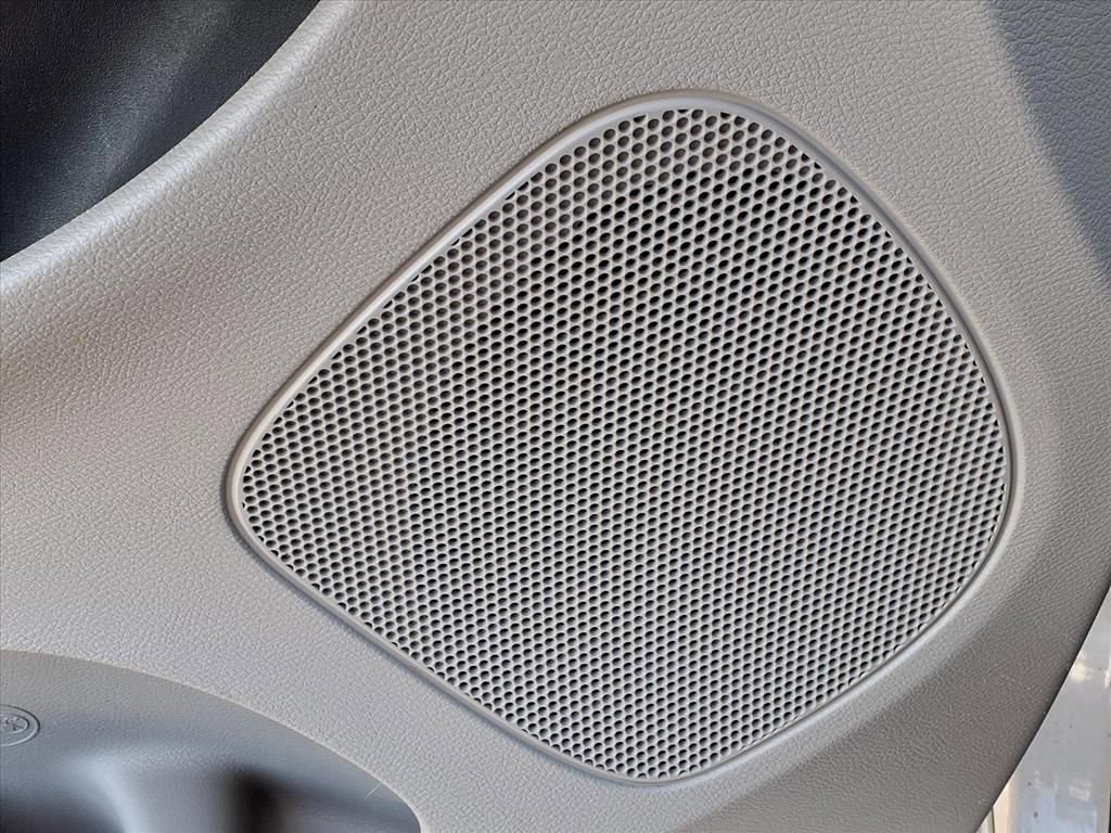 Used 2016 Chrysler Town & Country Touring-L image 15