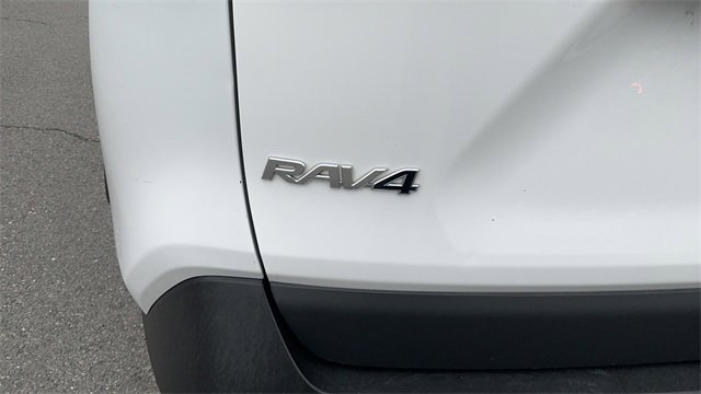 Used 2022 Toyota RAV4 XLE image 17