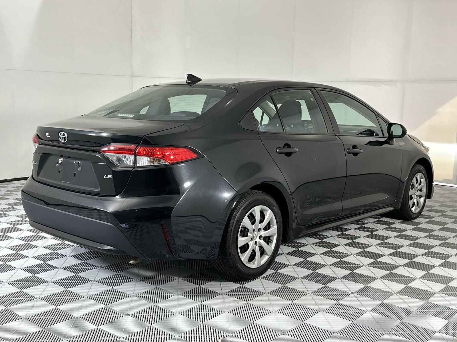 Used 2022 Toyota Corolla LE image 8