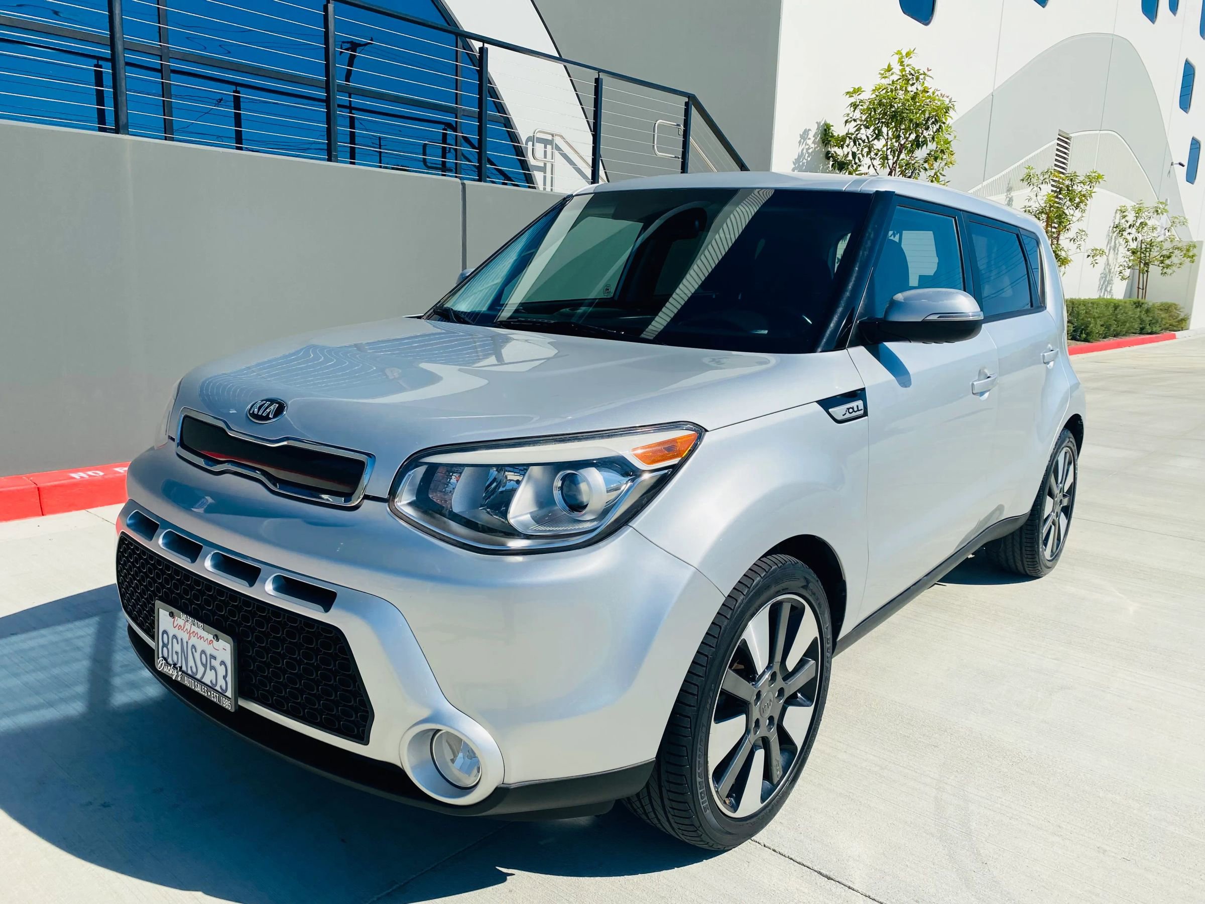 Used 2015 Kia Soul ! FWD image 5