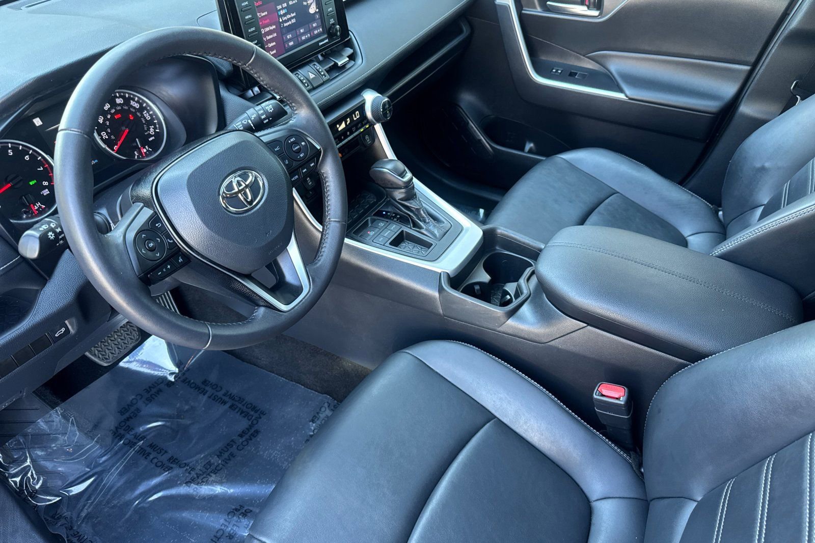 Used 2021 Toyota RAV4 XLE Premium w/ Carpet Mat Package (TMS) image 8