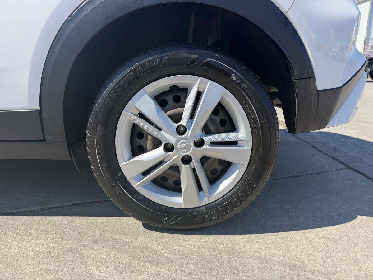 Used 2023 Nissan Kicks S FWD image 9