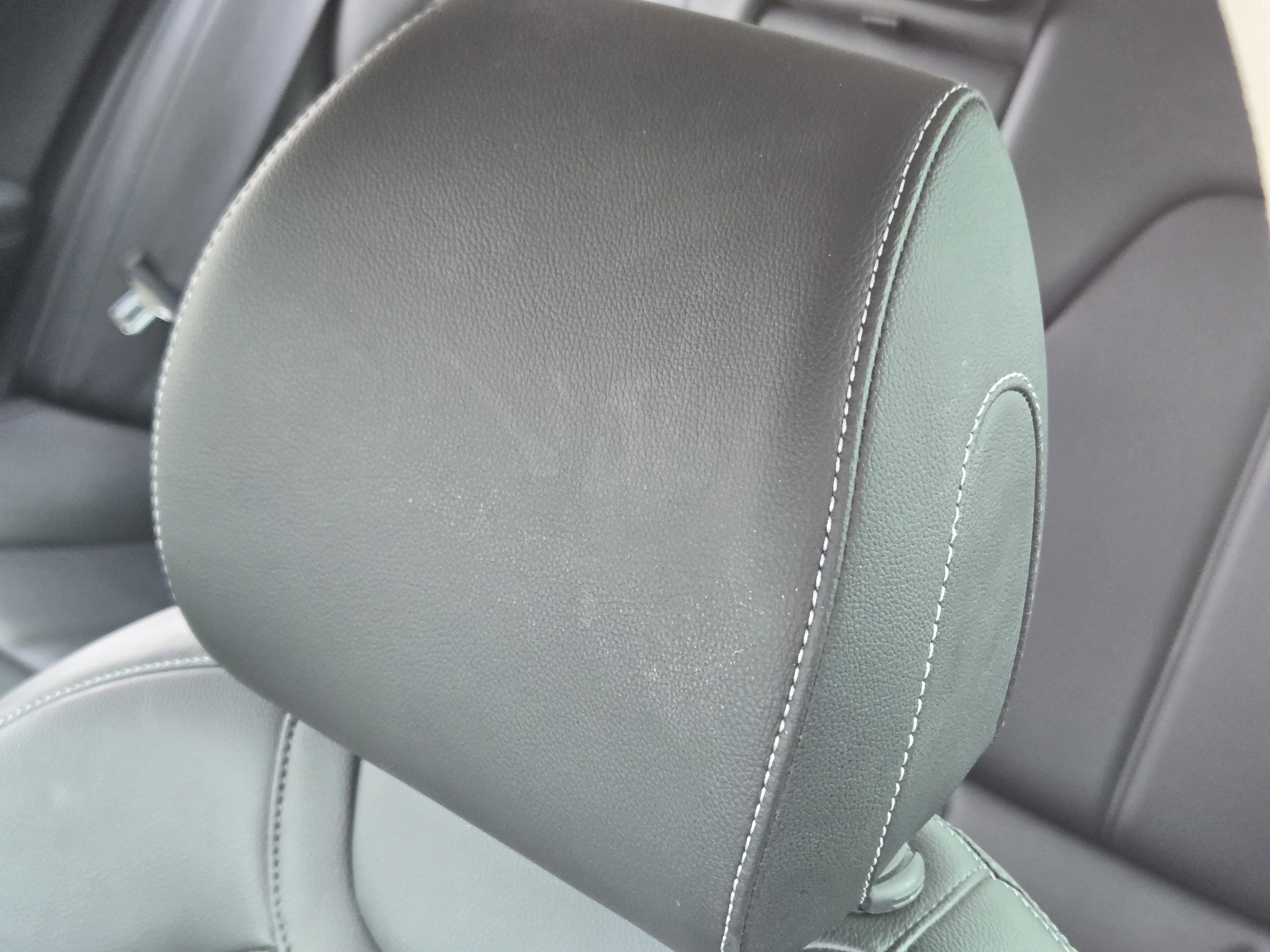 Used 2022 Genesis G70 2.0T image 13