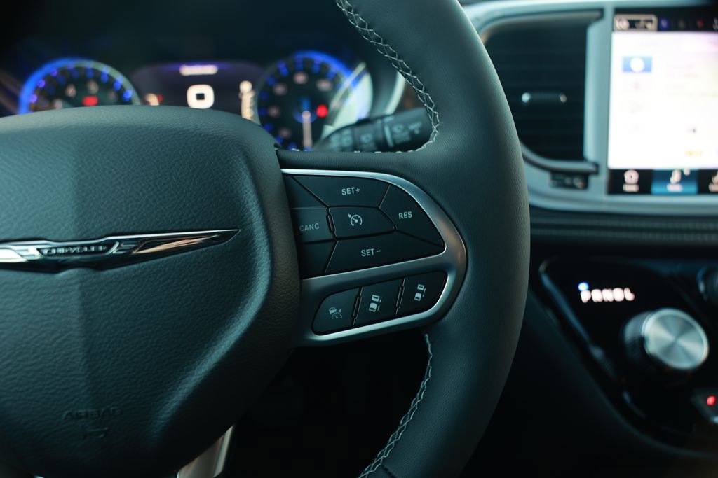 New 2026 Chrysler Pacifica Select image 18