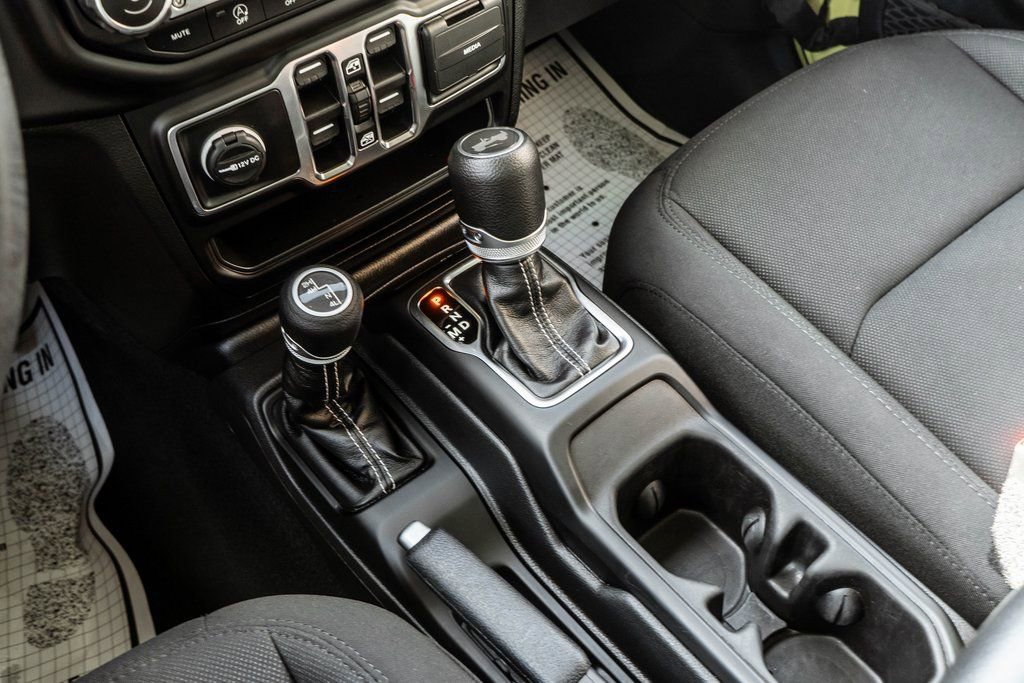 Used 2023 Jeep Wrangler Unlimited Sahara AWD/4WD image 21