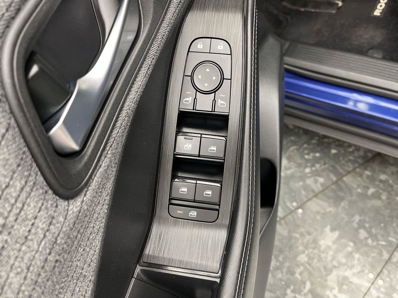 Used 2023 Nissan Rogue SV AWD/4WD image 7