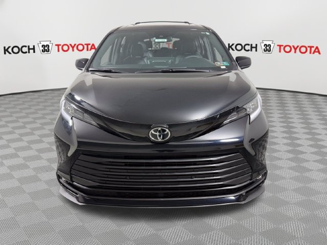 New 2026 Toyota Sienna XLE Woodland Edition AWD/4WD image 2