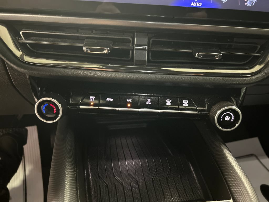 Used 2024 Chevrolet Equinox EV RS FWD image 19