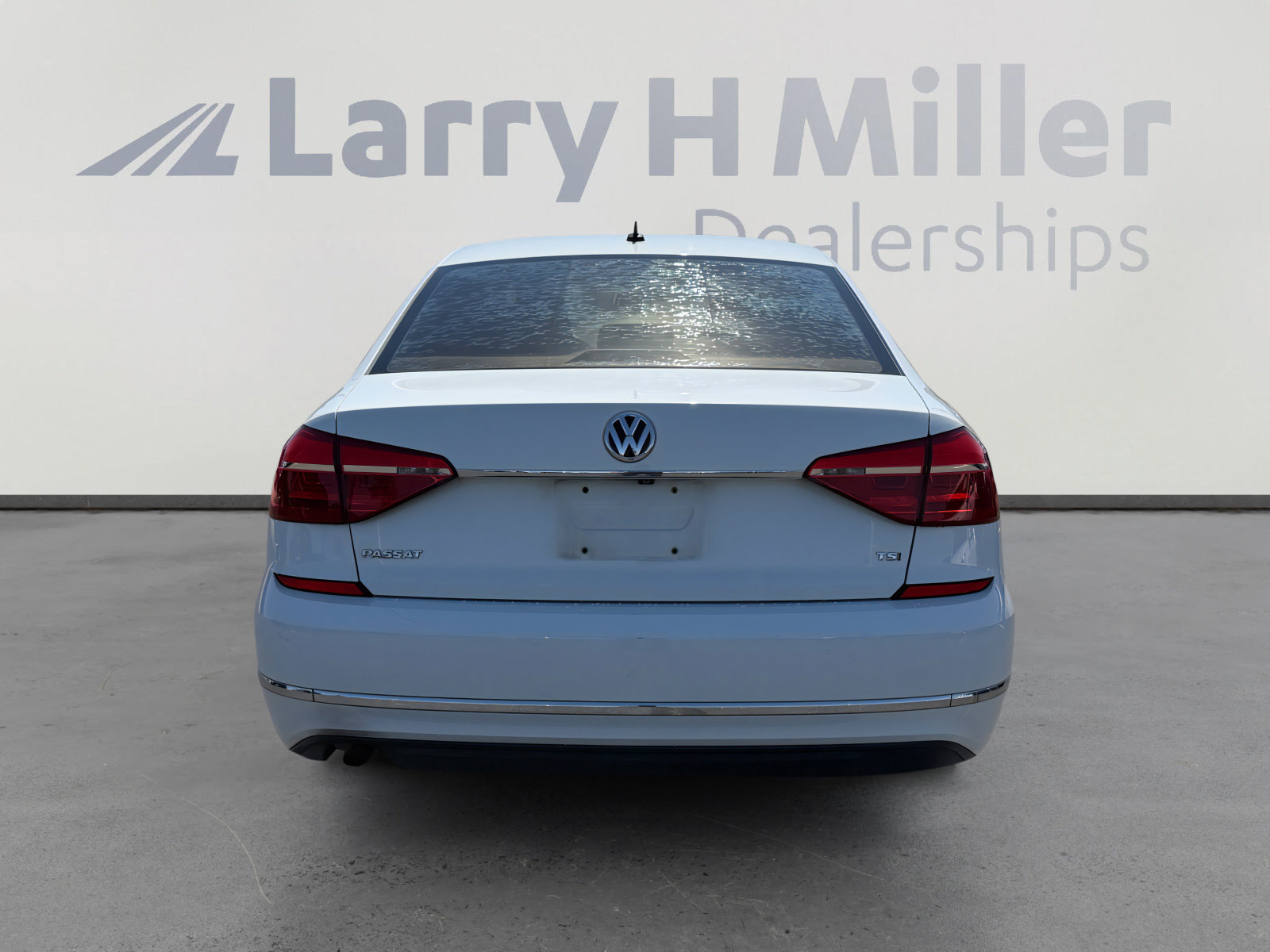 Used 2016 Volkswagen Passat 1.8T S FWD image 4