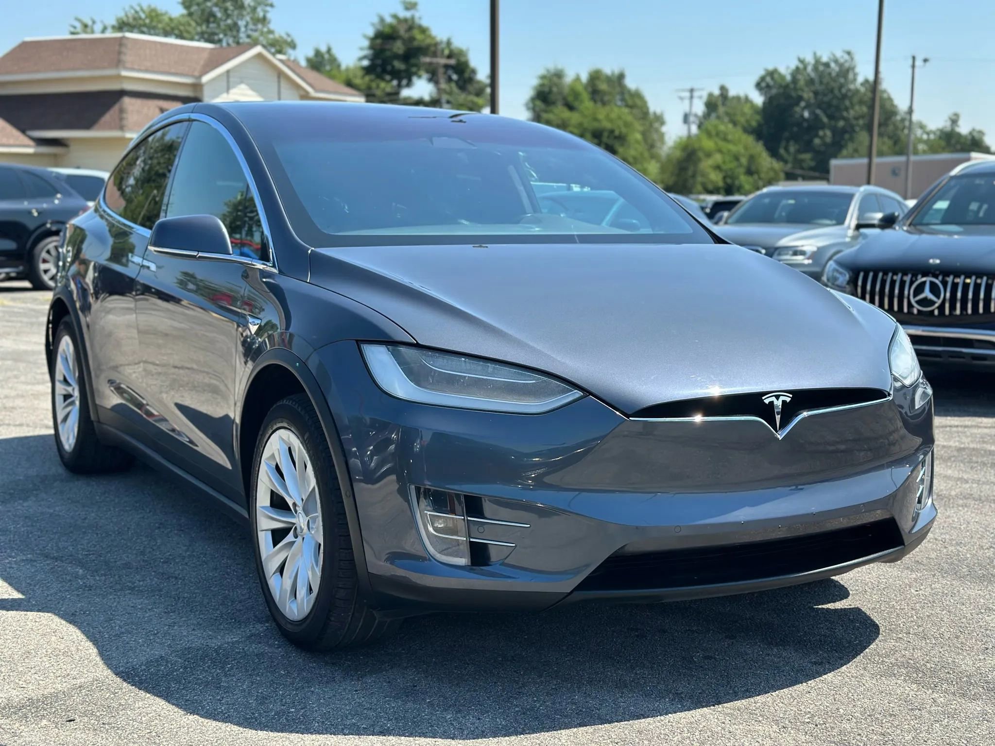 Used 2018 Tesla Model X 75D image 6