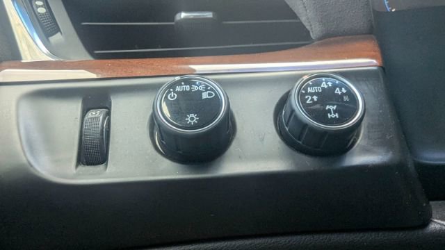 Used 2015 Cadillac Escalade Luxury image 37