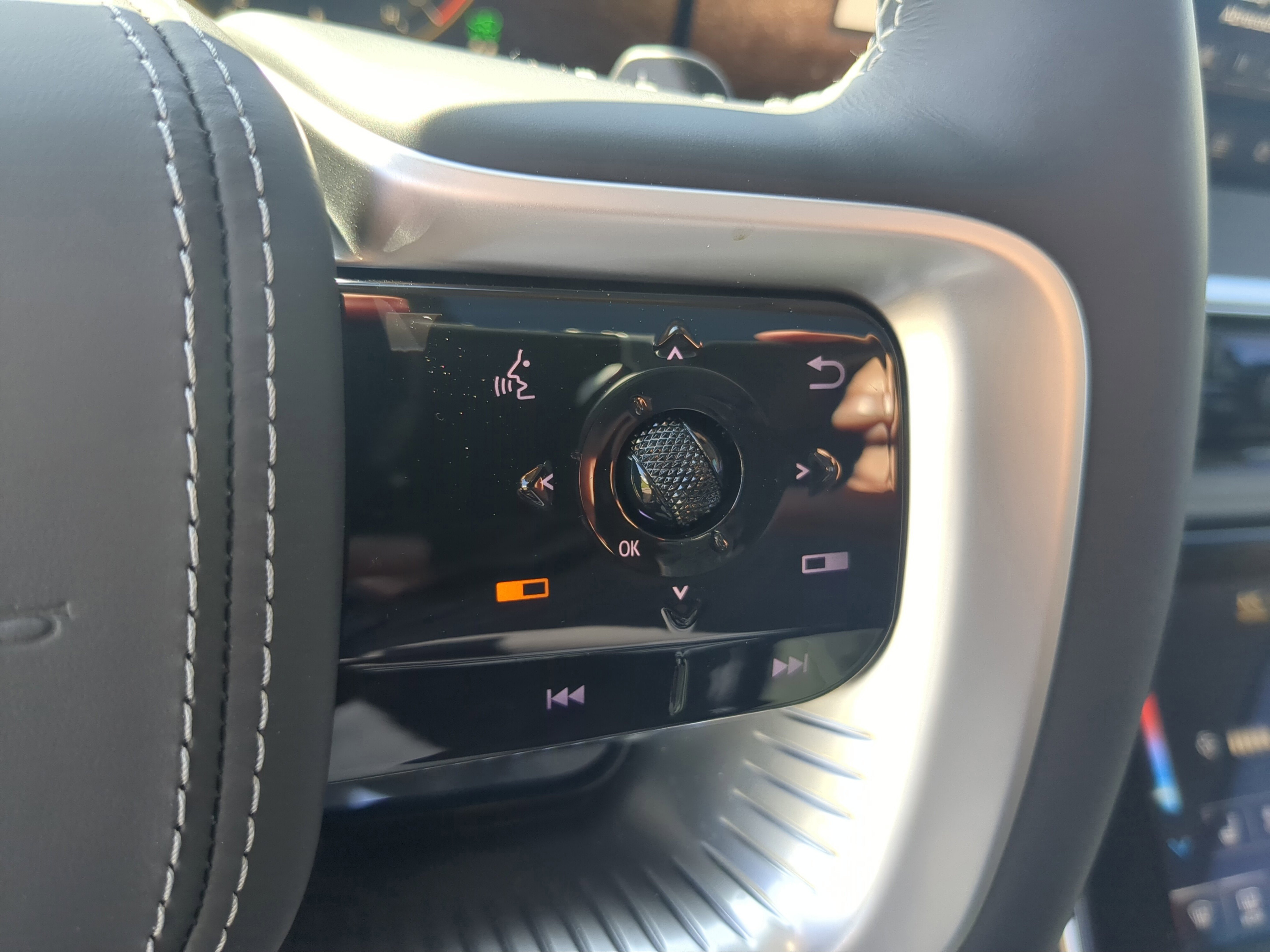 New 2025 INFINITI QX80 Sensory image 40