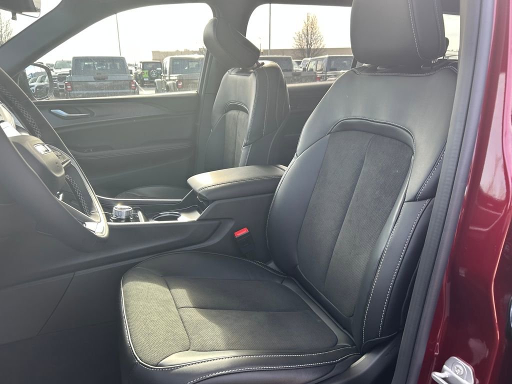 New 2025 Jeep Grand Cherokee L Altitude image 21