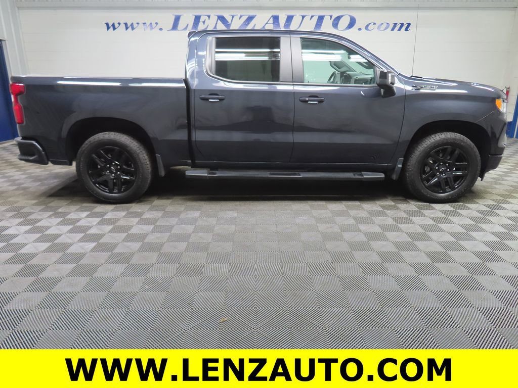 Used 2024 Chevrolet Silverado 1500 RST image 2