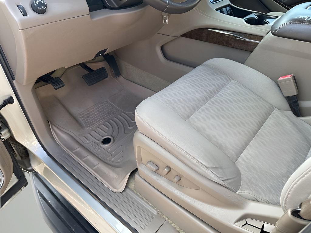 Used 2016 Chevrolet Suburban LS image 28