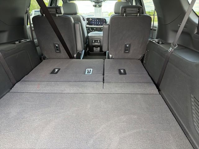 Used 2025 Chevrolet Suburban High Country AWD/4WD image 13