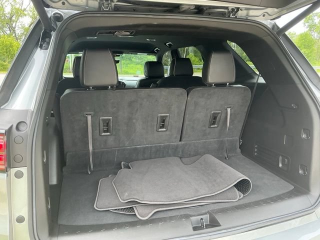 Used 2023 Chevrolet Traverse Premier FWD image 11