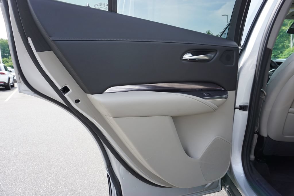 Used 2022 Cadillac XT4 Luxury w/ Cold Weather Package FWD image 38