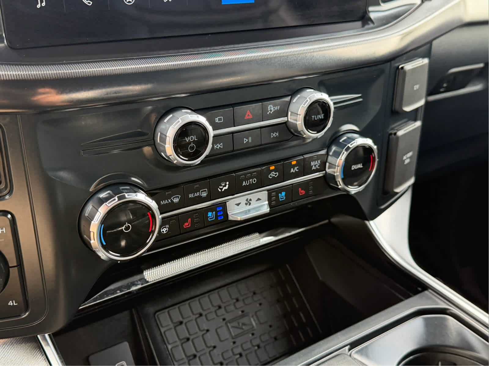Used 2025 Ford F150 Platinum w/ Equipment Group 702A High AWD/4WD image 39