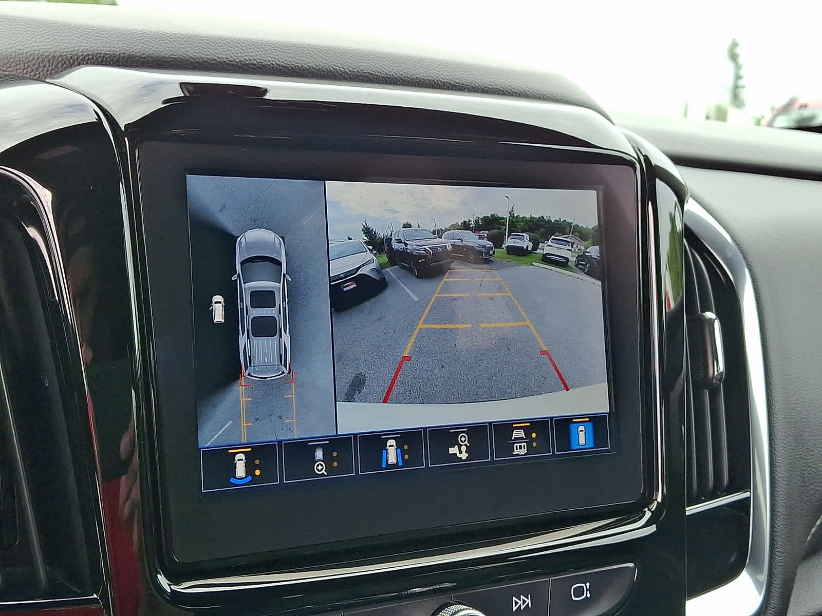 Used 2023 Chevrolet Traverse LT w/ LT Premium Package AWD/4WD image 22