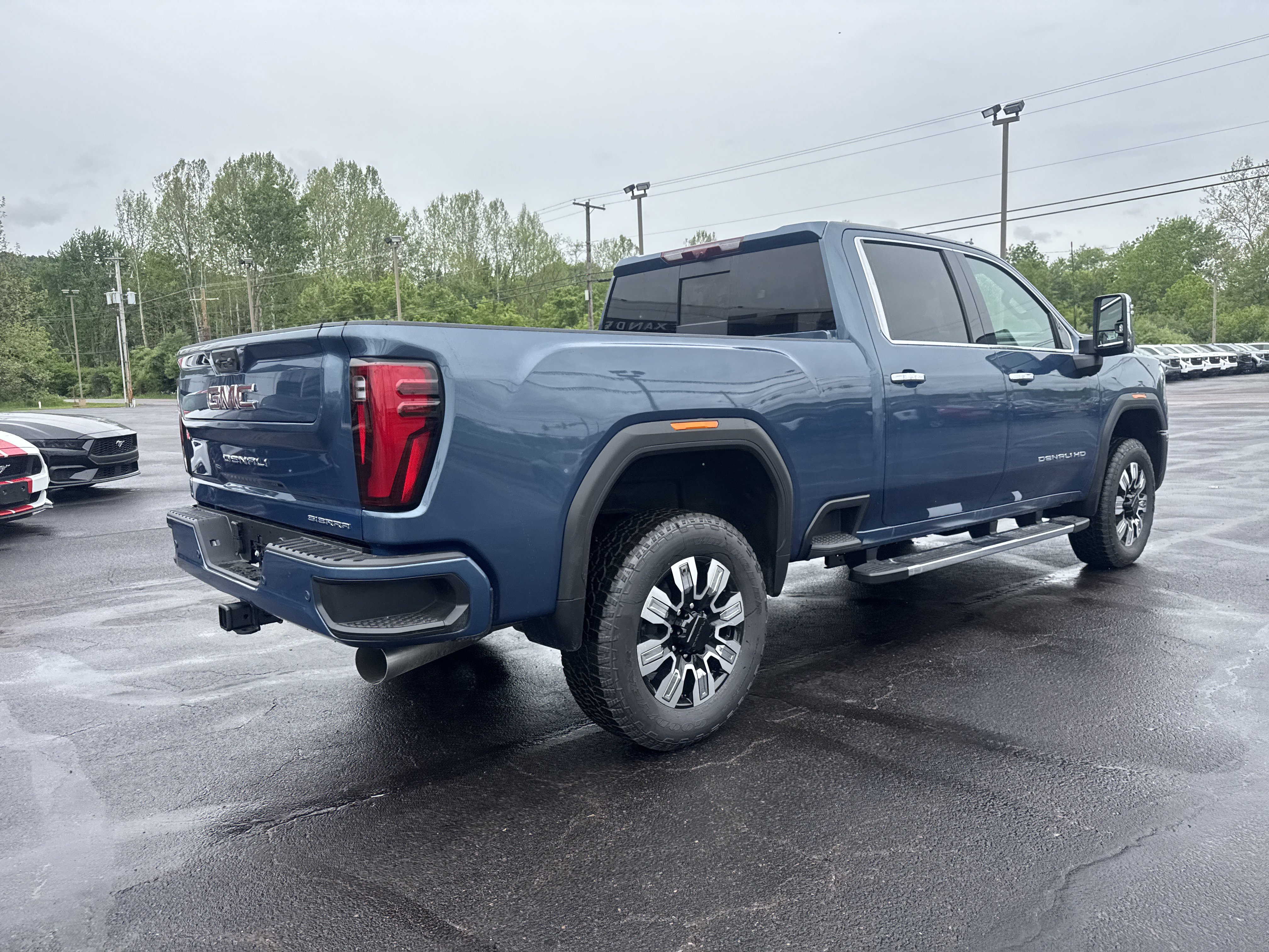 New 2026 GMC Sierra 2500 Denali w/ Denali Reserve Package AWD/4WD image 3