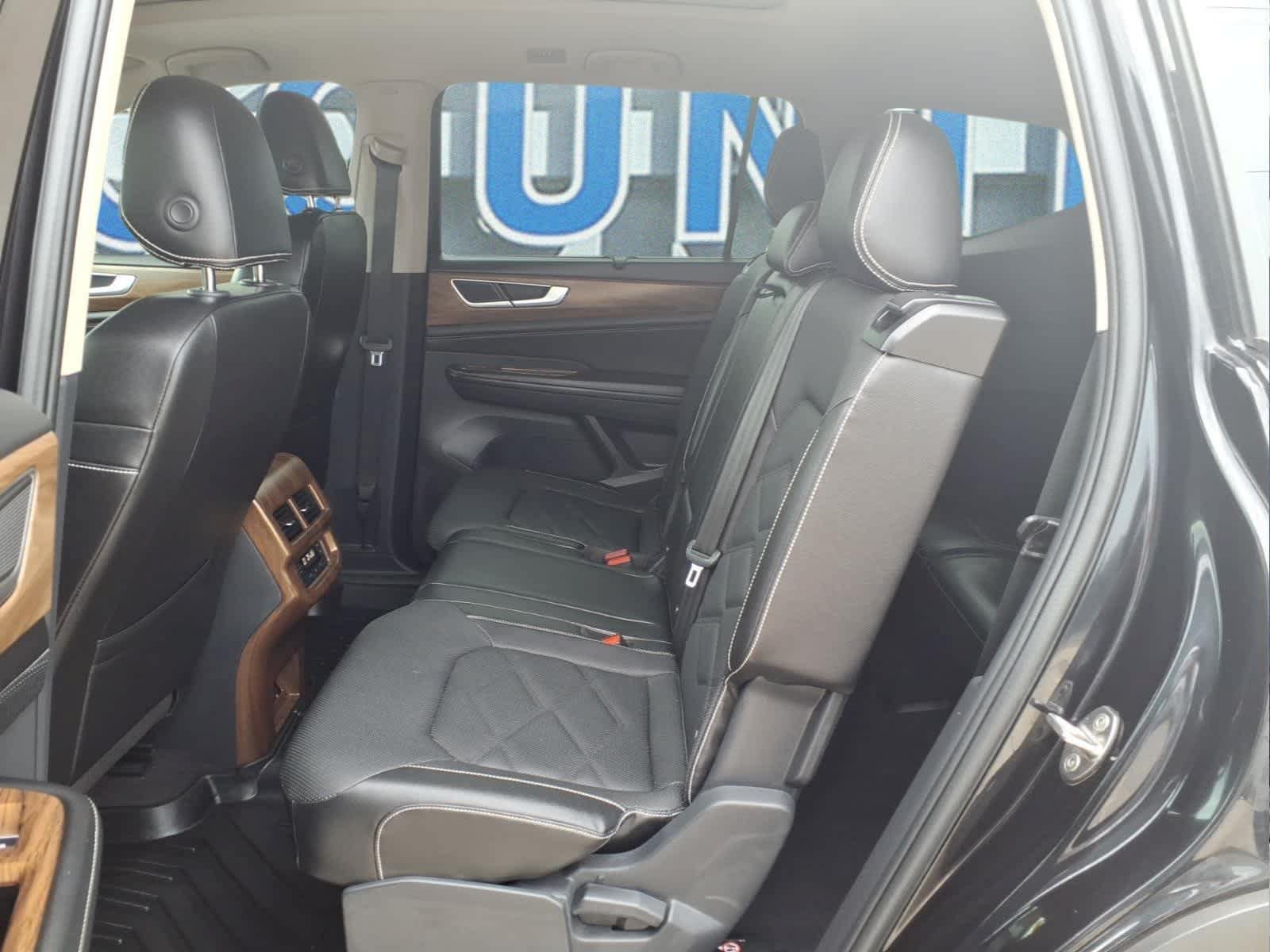 Used 2024 Volkswagen Atlas SE FWD image 12
