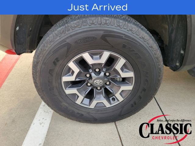 Used 2021 Toyota Tacoma TRD Off-Road w/ Technology Package AWD/4WD image 11