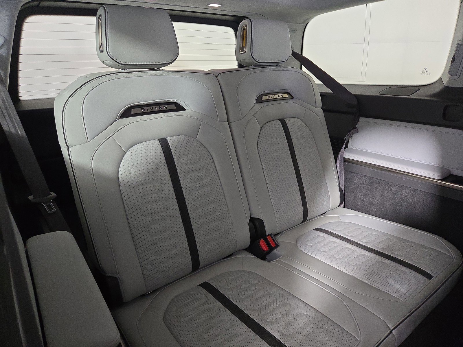 Used 2024 Rivian R1S Adventure AWD/4WD image 25