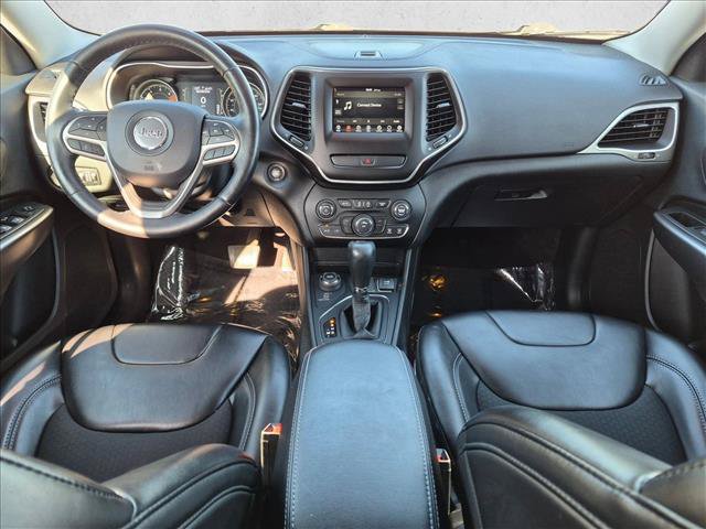 Used 2019 Jeep Cherokee Latitude Plus w/ Cold Weather Group AWD/4WD image 16