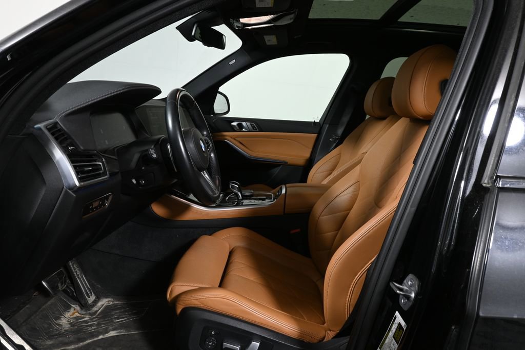 Used 2023 BMW X5 xDrive40i w/ M Sport Package image 3